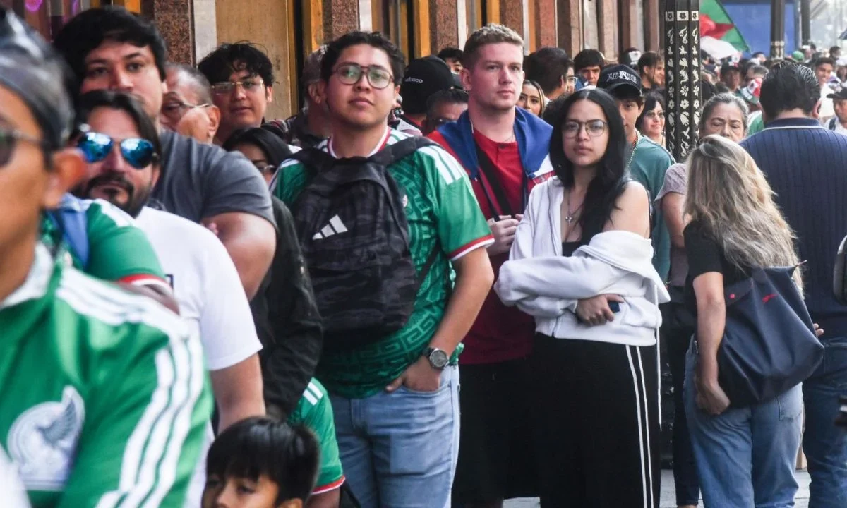 El Fan Fest del Zócalo alcanzó su capacidad máxima de 55 mil asistentes, por lo que autoridades recomendaron acudir a otras 12 ubicaciones.