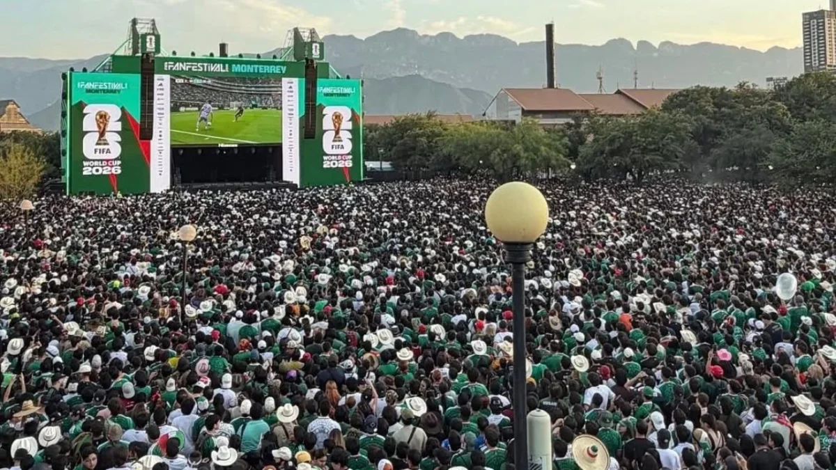 En las entradas del Fan Fest en Parque Fundidora se viven momentos de tensión con aficionados que buscan ingresar a la fuerza.