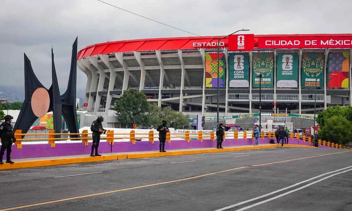 Ante las movilizaciones de la CNTE, el Gobierno de la CDMX garantizó el traslado de aficionados a la inauguración del Mundial.