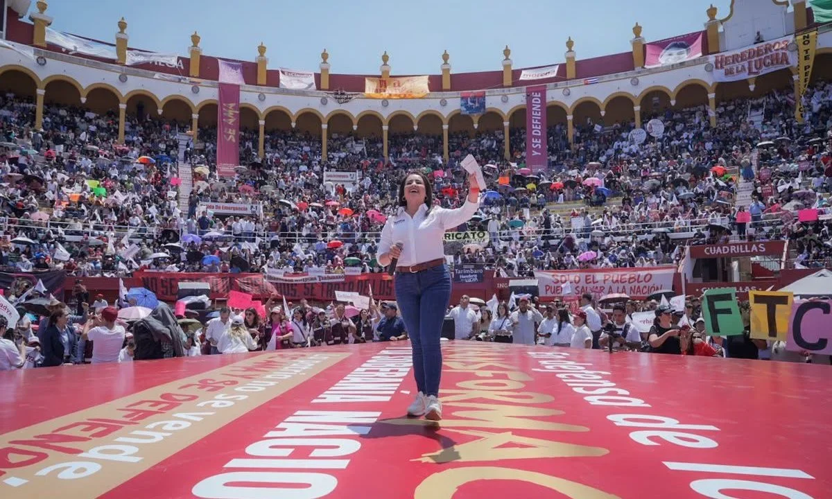 Más de 12 mil michoacanos sellaron con la morenista Gladyz Butanda compromiso con la soberanía nacional rumbo al 2027.