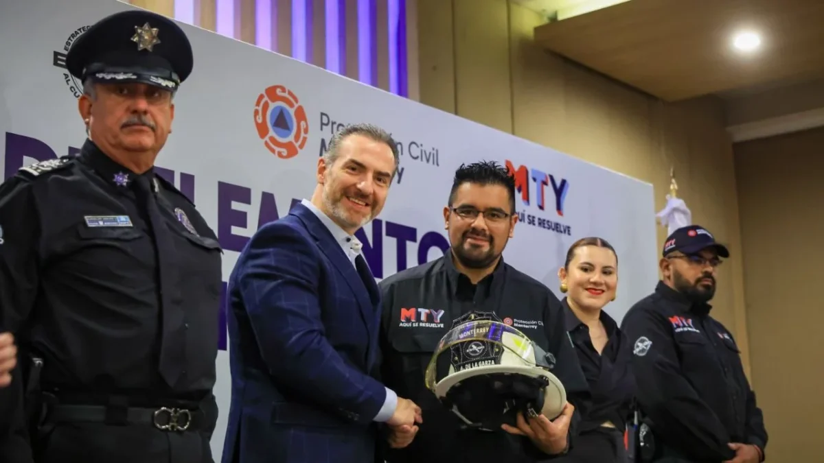 El Gobierno de Monterrey tomó protesta a 30 cadetes que se graduaron como la Primera Generación de la Academia de Protección Civil de Monterrey.