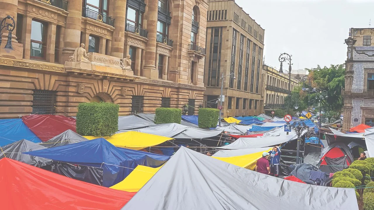 Gobierno ofrece, pero la CNTE escala amenaza