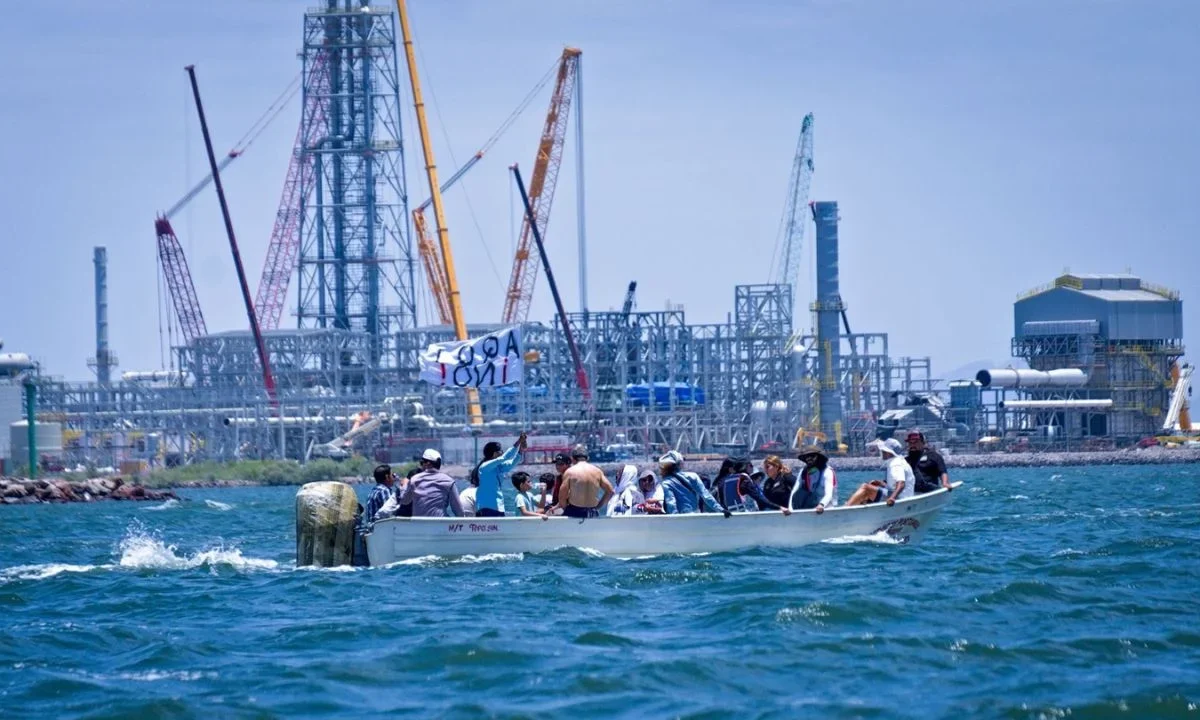 La comunidad indígena mayo-yoreme clausuraron los accesos principales de la planta de amoniaco en el puerto de Topolobampo, Sinaloa.