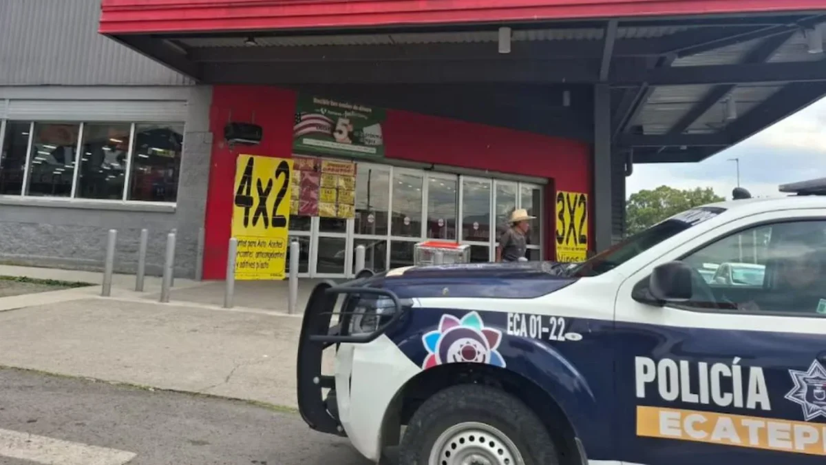Dos hermanos menores de edad se escondieron en una tienda comercial en Ecatepec porque no querían que su mamá los llevara al a escuela.