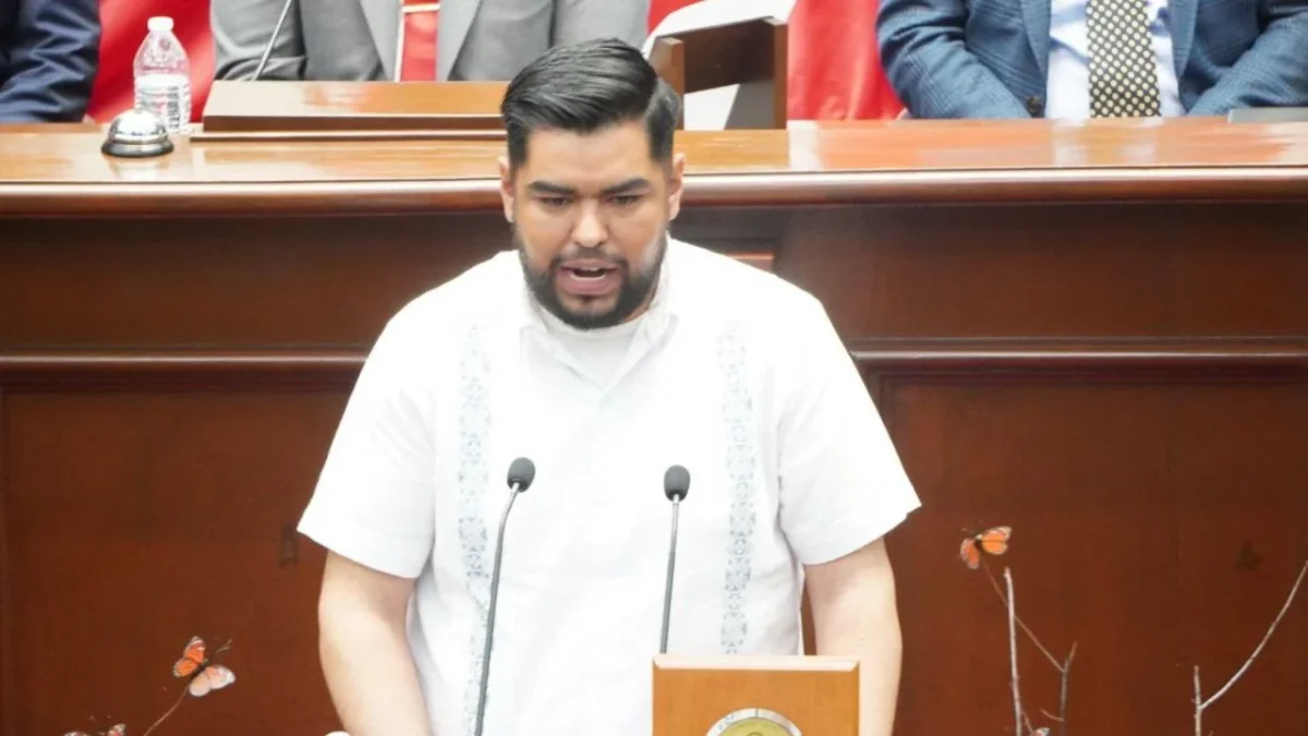 Hijo de Homero Gómez González recibió reconocimiento al Mérito Ambiental en el Congreso de Michoacán, otorgado de manera póstuma a su padre.
