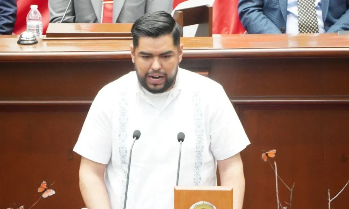 Hijo de Homero Gómez González recibió reconocimiento al Mérito Ambiental en el Congreso de Michoacán, otorgado de manera póstuma a su padre.