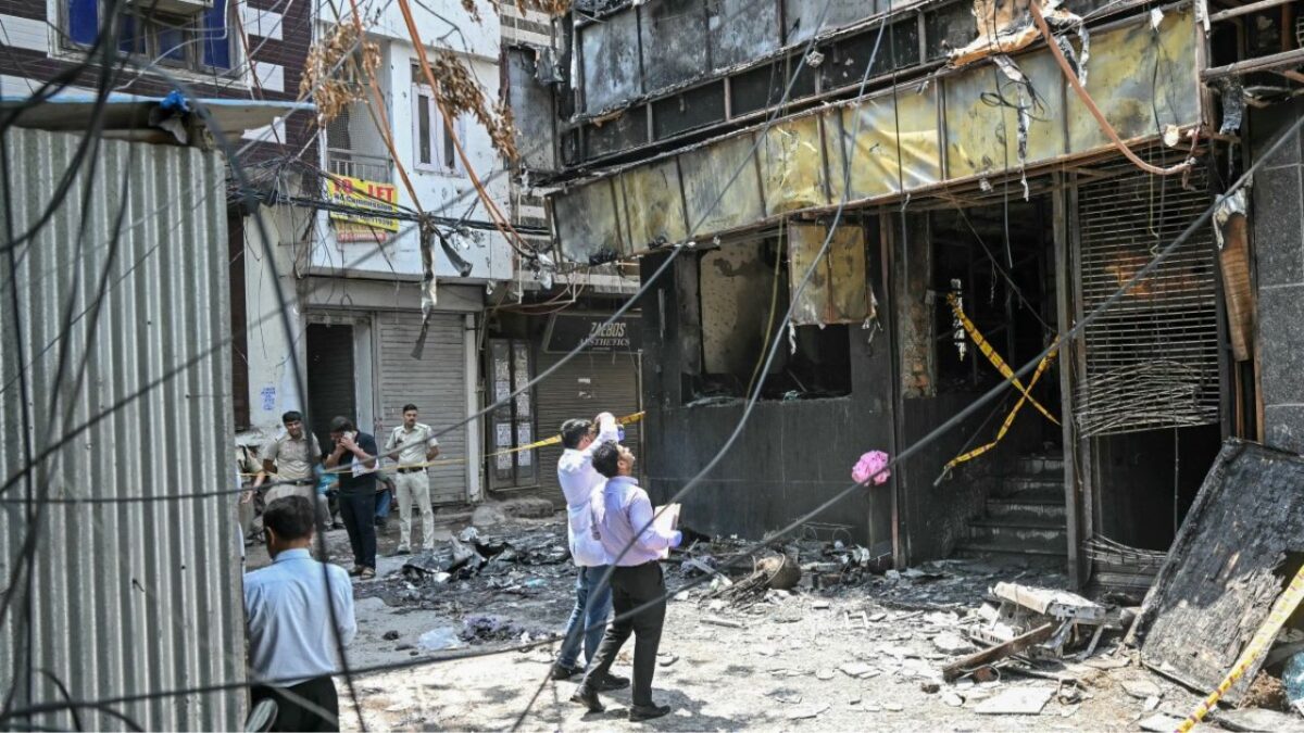 Además de los 21 muertos hay más de 40 heridos debido al incendio en un hotel en la capital de India, según la policía local.