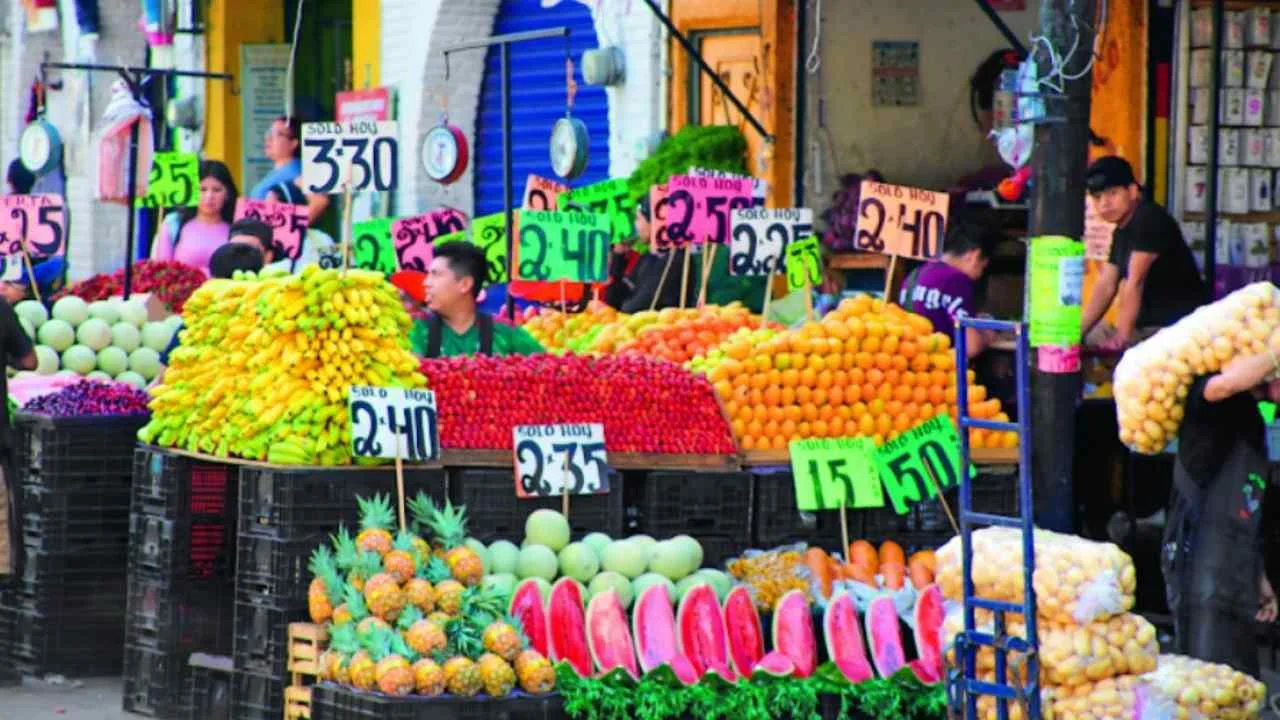 Inflación en México sorprende a la baja en mayo tras caída de frutas