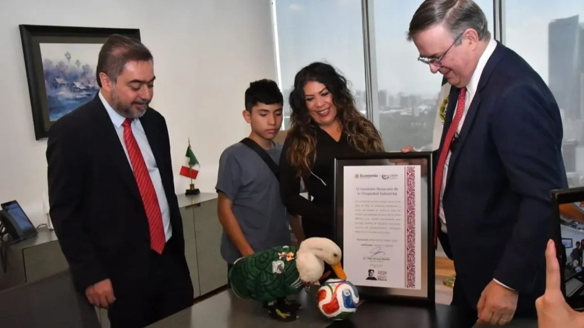 El IMPI y el Secretario de Economía informaron que fueron recibidas las solicitudes para registrar la marca Pato Merlín