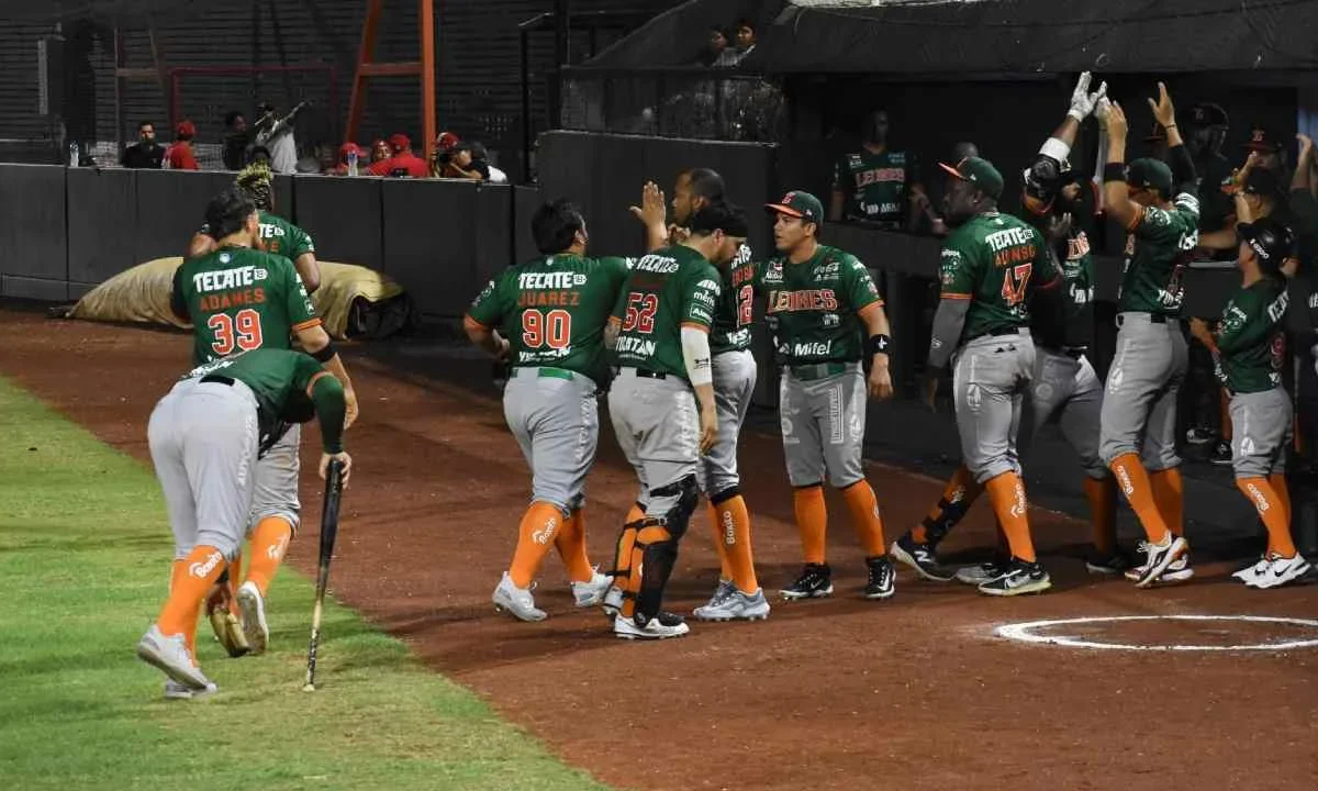 Leones de Yucatán posponen partido de beisbol por intensas lluvias en el estado.