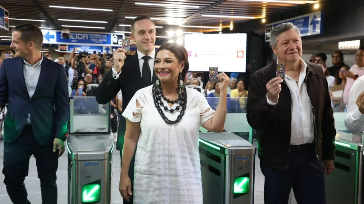 Presentan trabajos de remodelación en cuatro estaciones de la Línea 2 del Metro CDMX; funcionarios ofrecieron disculpas por retrasos.