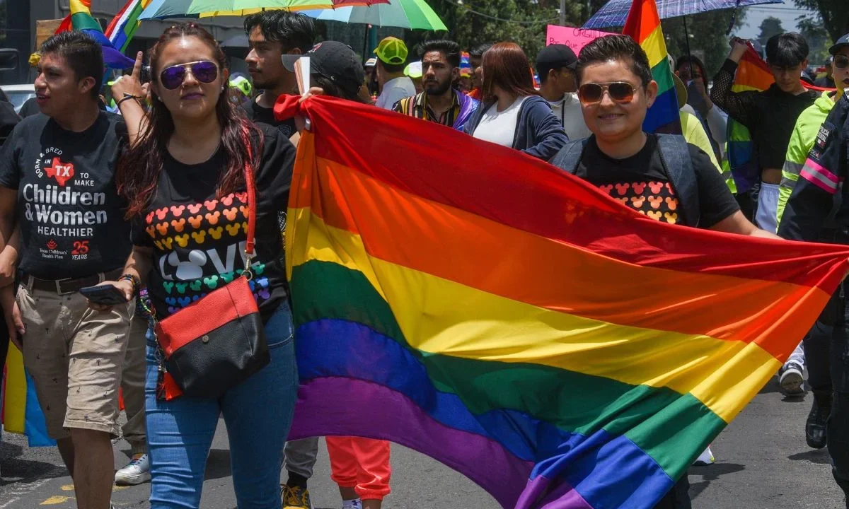 La 48 Marcha del Orgullo LGBT+ recorrerá este sábado las principales avenidas de la Ciudad de México, aunque con un cambio importante en su trayecto, debido al Fan Fest del Mundial de Futbol