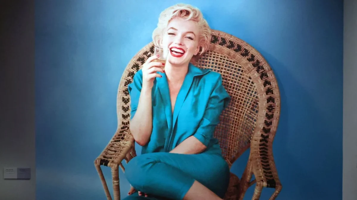 Marilyn Monroe cumple hoy un siglo y el Hollywood que la inmortalizó lo festeja con rosas, proyecciones de sus películas y hasta un pastel.