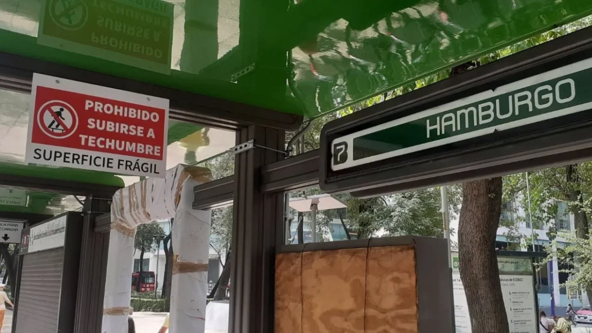 Tras los daños causados por el triunfo de México contra Corea, el Metrobús pidió a usuarios no subirse a los techos de las estaciones.