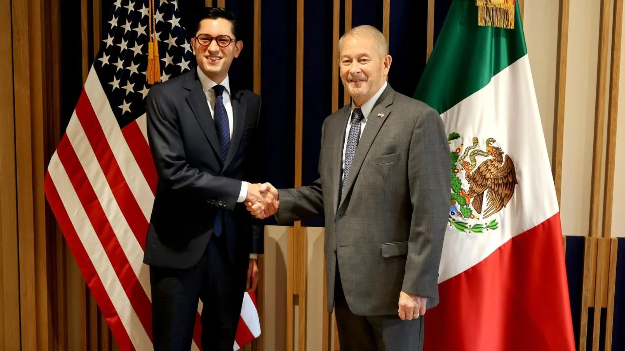 México y EU acuerdan acelerar acciones contra cárteles, huachicol y tráfico de armas