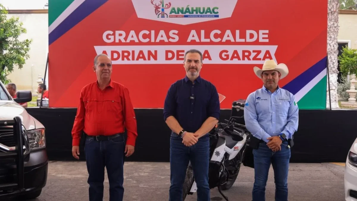 Tres municipios recibieron el donativo de nueve vehículos para seguridad pública donados por el edil de Monterrey, Adrián de la Garza Santos.