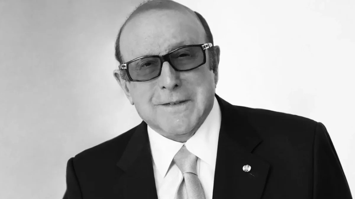 Clive Davis fue artífice de los éxitos de Whitney Houston, Aretha Franklin, Bruce Springsteen y Santana; murió hoy a los 94 años.