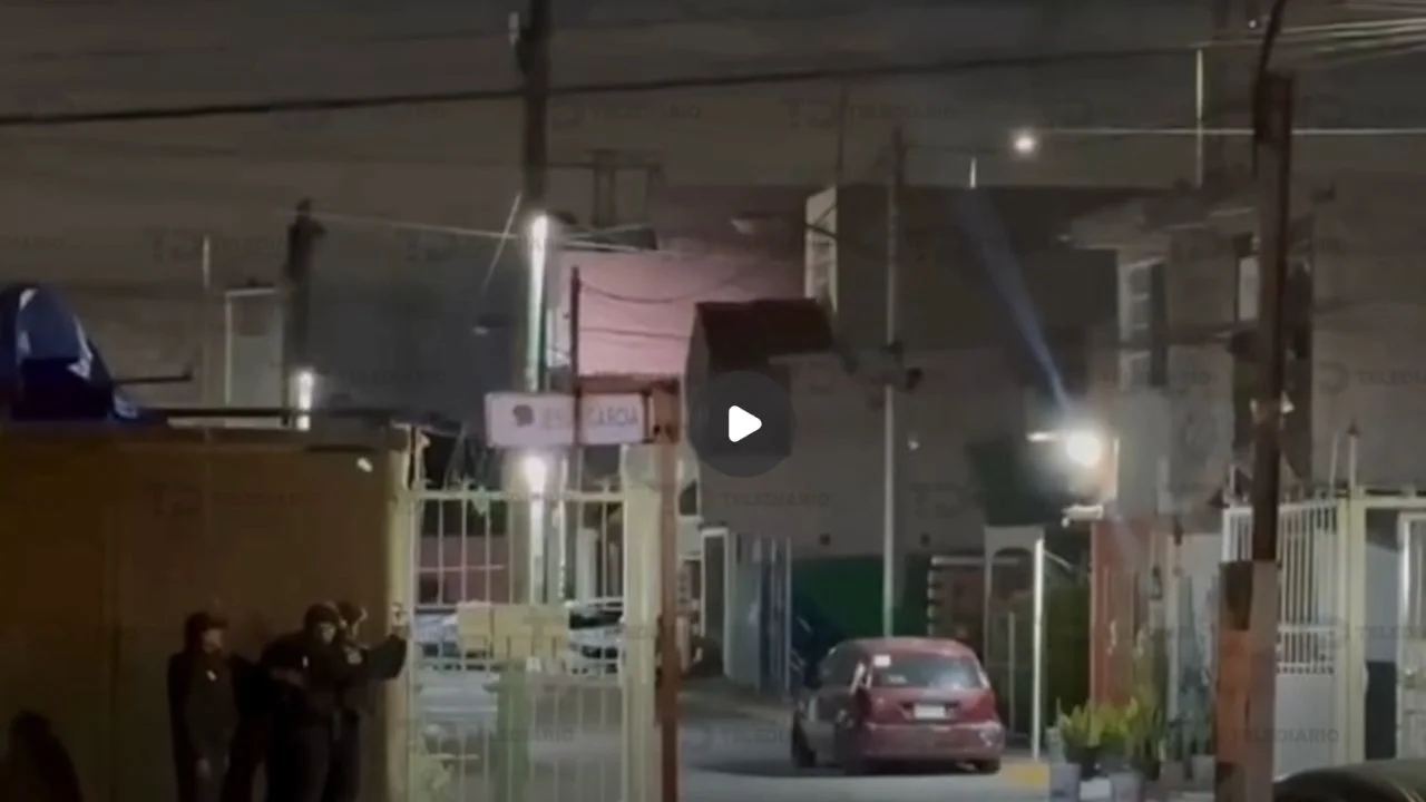 'No hay rehenes, hay miedo', asegura mujer atrapada con hombre atrincherado en Tecámac