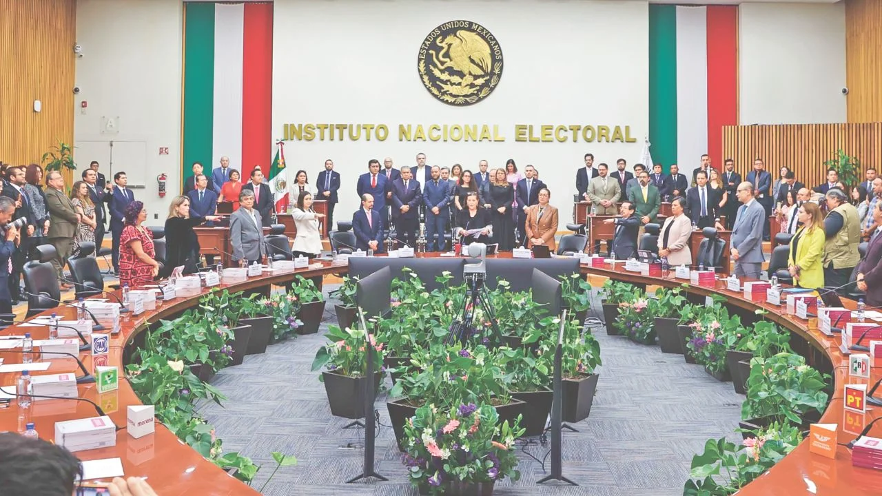 Nuevos consejeros del INE tienen un séquito de 39 asesores