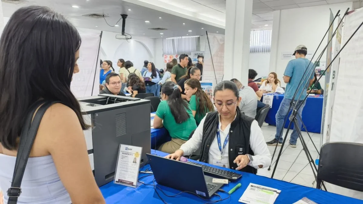 El SAT acercar servicios fiscales a comunidades de todo el país mediante su programa Oficina Móvil, que recorrerá 28 estados esta semana.