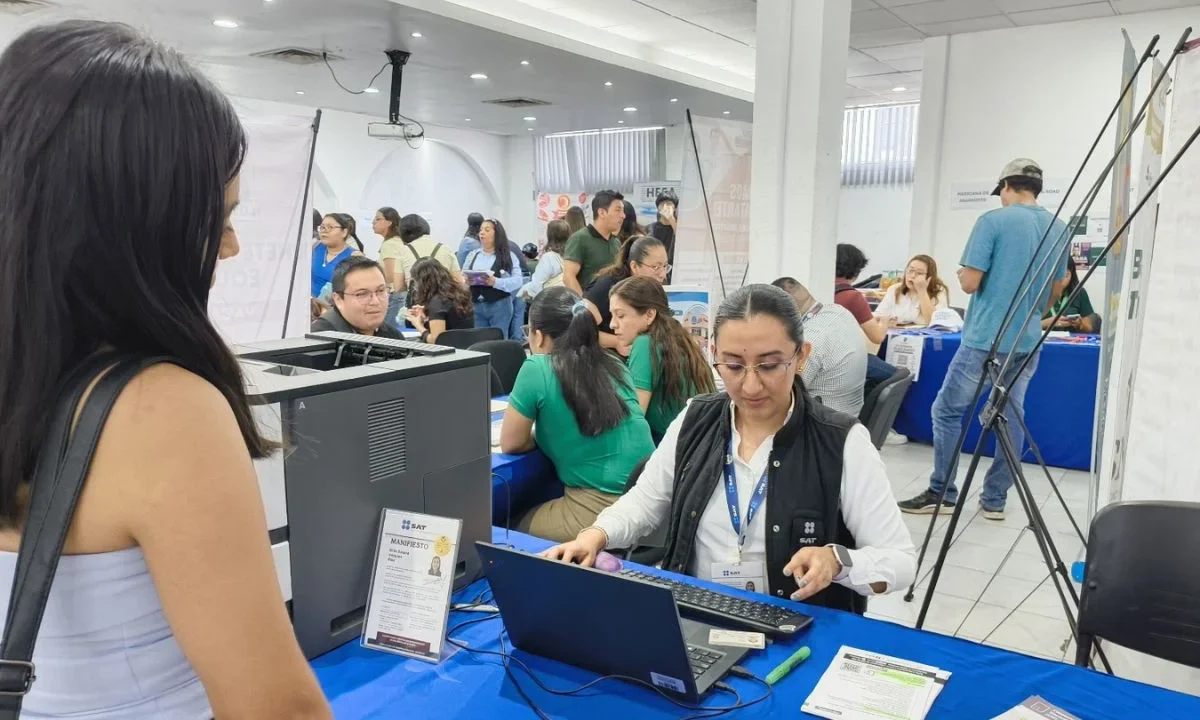 El SAT acercar servicios fiscales a comunidades de todo el país mediante su programa Oficina Móvil, que recorrerá 28 estados esta semana.
