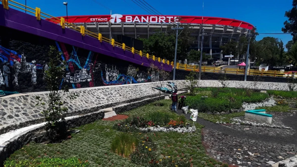 El secretario del PAN, Miguel Errasti, cuestionó los recursos utilizados para 'ajolotizar' la CDMX y que ahora el Gobierno repinte puentes.