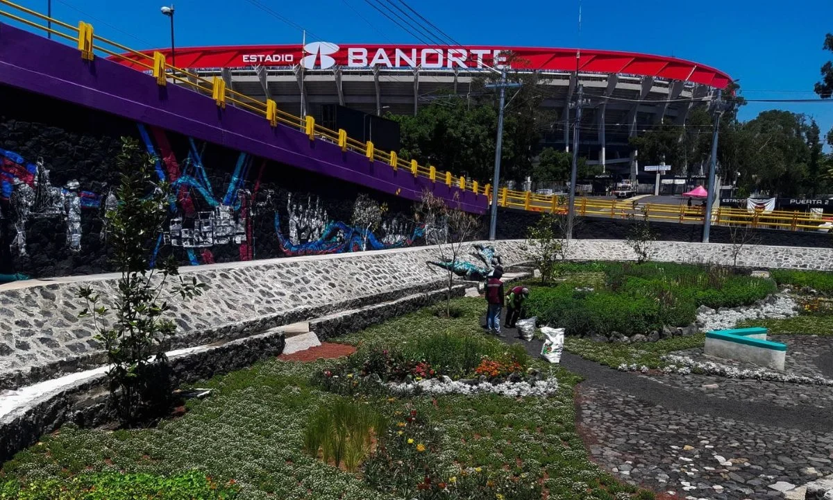 El secretario del PAN, Miguel Errasti, cuestionó los recursos utilizados para 'ajolotizar' la CDMX y que ahora el Gobierno repinte puentes.