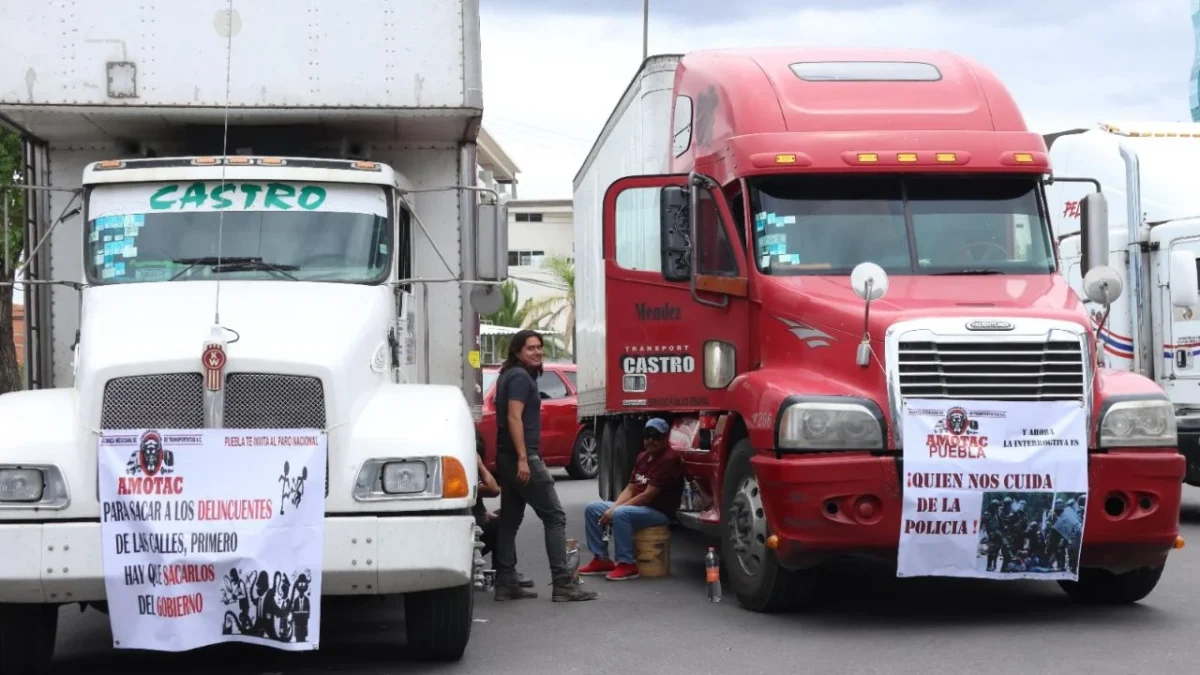 Integrantes de la agrupación AMOTAC sí realizaron algunos bloqueos carreteros pese al anuncio de SEGOB de que habían logrado acuerdos.