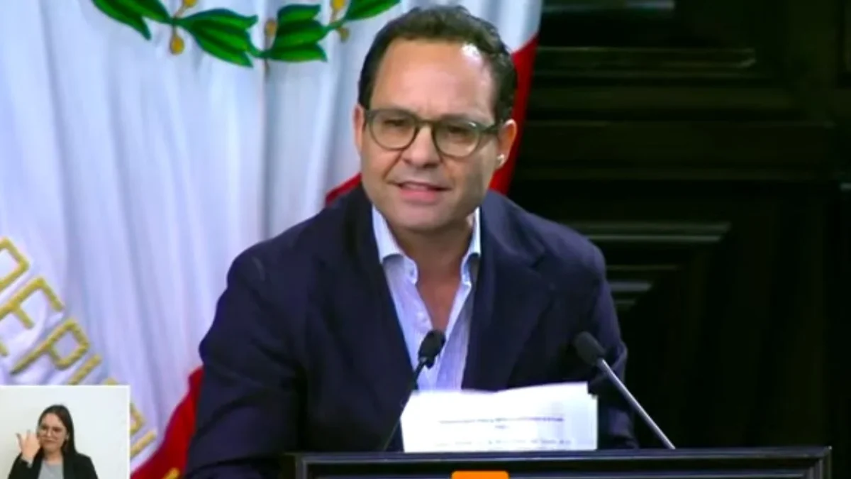 El senador Clemente Castañeda Hoeflich de MC pidió una prórroga para el registro de lineas telefónicas al considerar que afecta a usuarios.