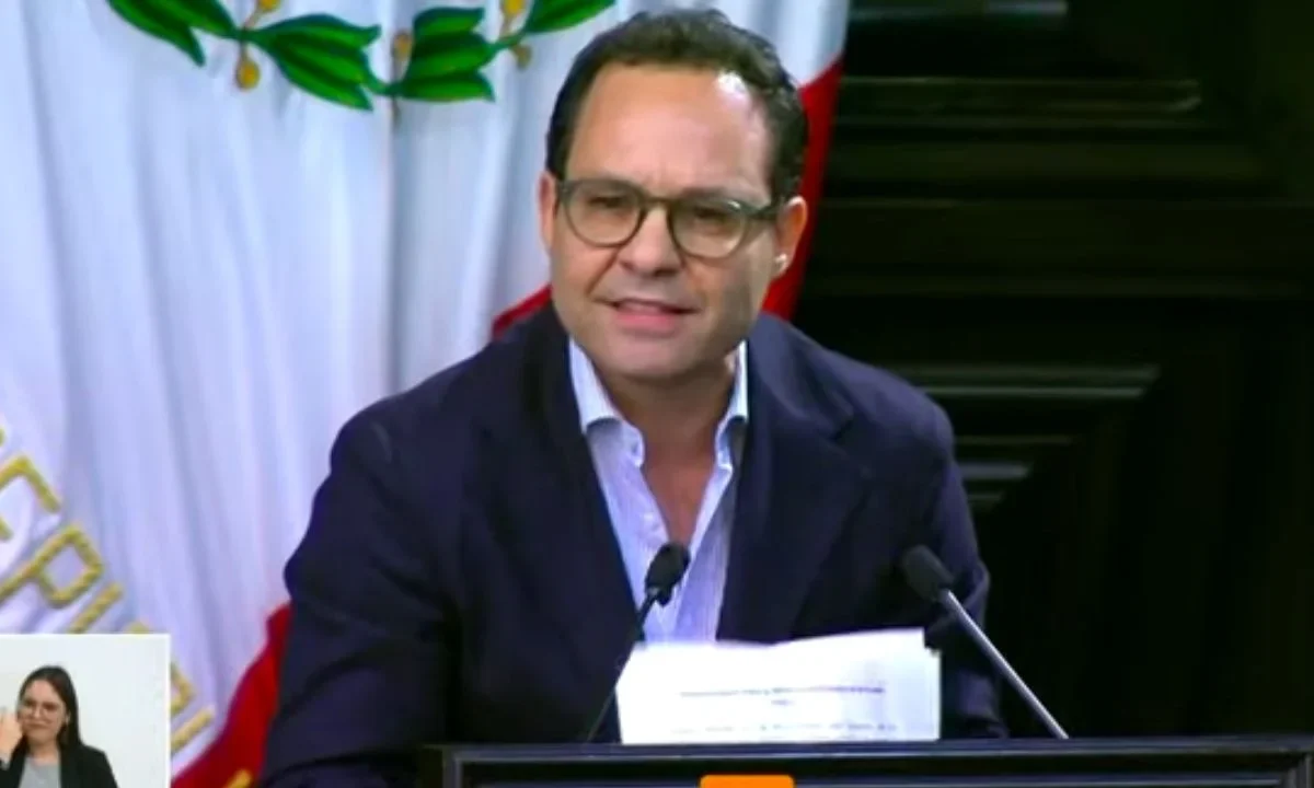 El senador Clemente Castañeda Hoeflich de MC pidió una prórroga para el registro de lineas telefónicas al considerar que afecta a usuarios.