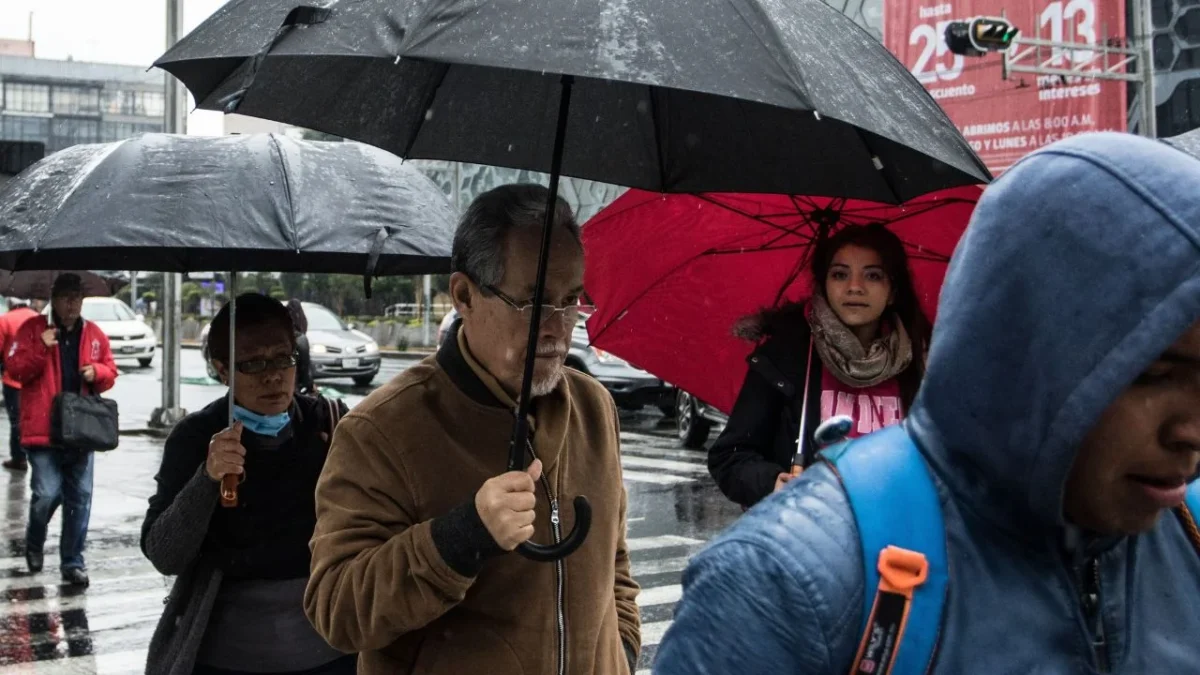 Autoridades de Protección Civil activaron las alertas Naranja y Amarilla en diversas alcaldías de la Ciudad de México por el pronóstico de lluvias fuertes