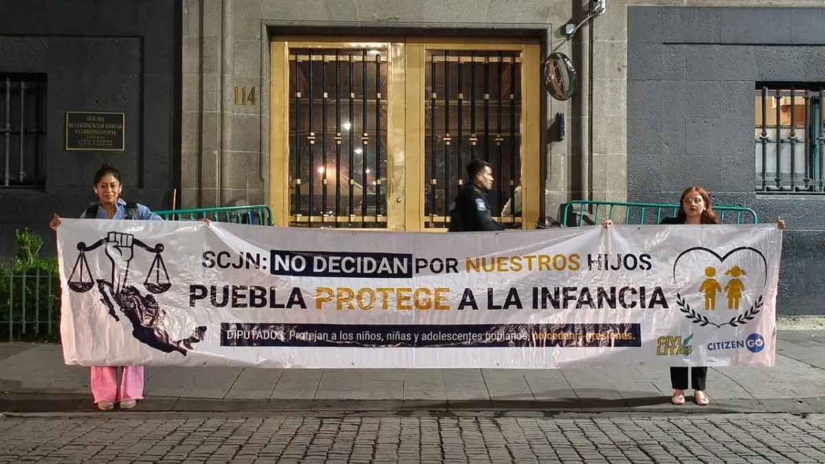 Un grupo de organizaciones provida realizaron otra jornada de protestas con la transmisión de mensajes en la fachada de la SCJN.
