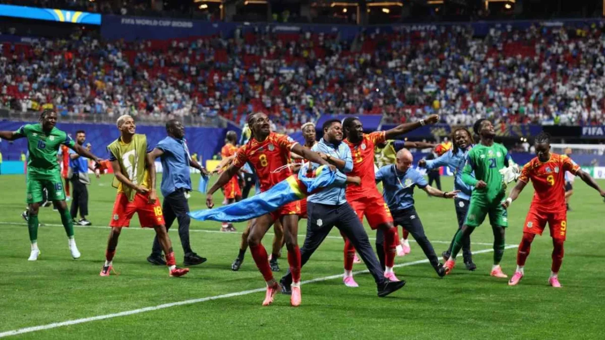 RD del Congo logró acceder por primera vez a una siguiente ronda en la historia de los Mundiales tras vencer 3-1 a Uzbekistán.