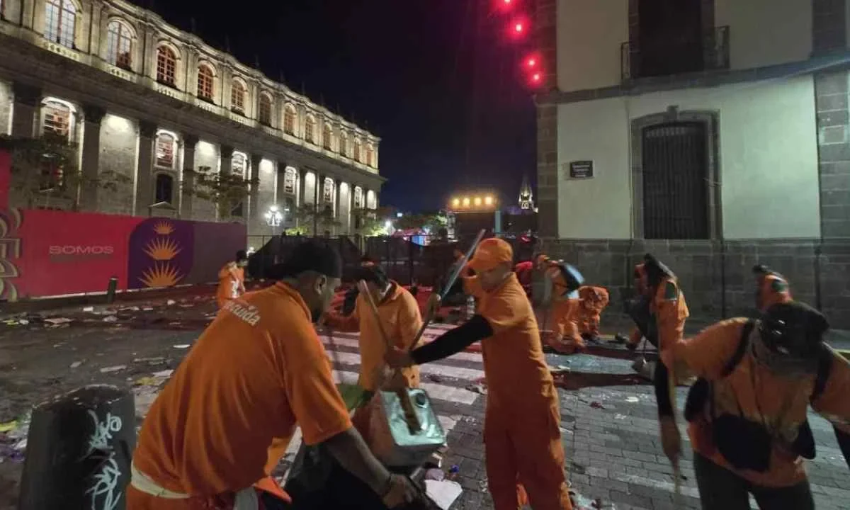 Cuadrillas de limpieza recogen 280 toneladas de basura por festejos del Mundial 2026 en Guadalajara.