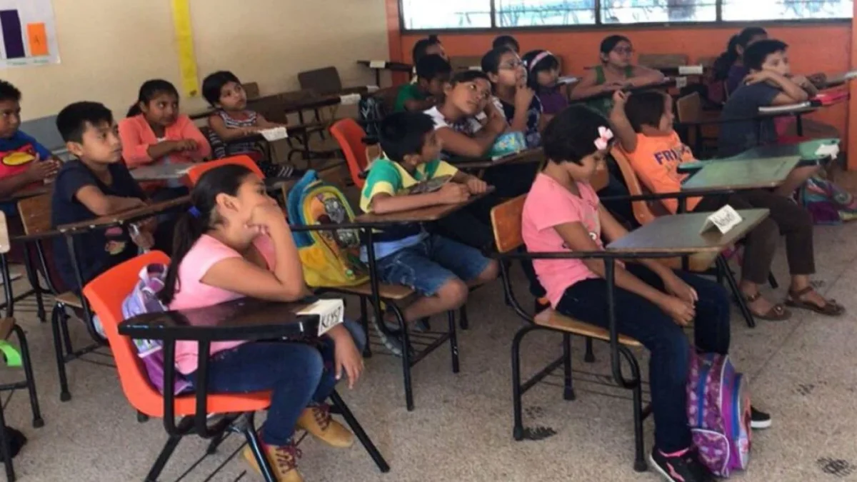 Tras finalizar el paro de la CNTE, más de 800 mil estudiantes de educación básica retomaron este lunes sus actividades escolares en Oaxaca.