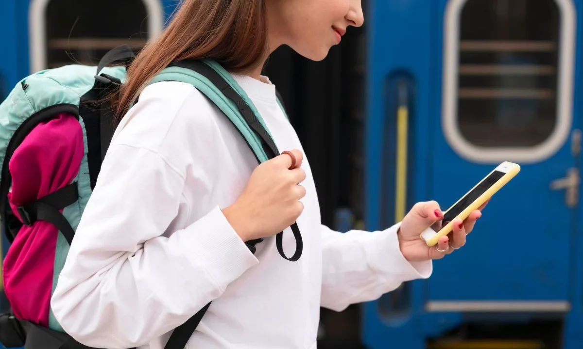 Mantenerte conectado a internet durante viajes al extranjero es algo básico, conoce qué forma de conexión es mejor si el Roaming o la eSIM?