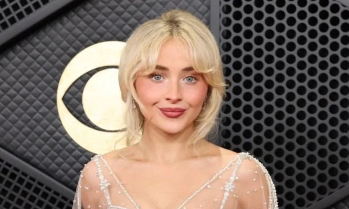 Autoridades conceden a Sabrina Carpenter una orden de alejamiento contra un acosador quien visitó varias veces su casa.