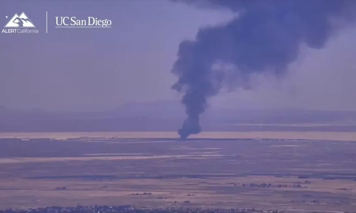 Un bombardero estratégico B-52 Stratofortress se estrelló este lunes poco después de despegar de la Base Aérea Edwards, en California.