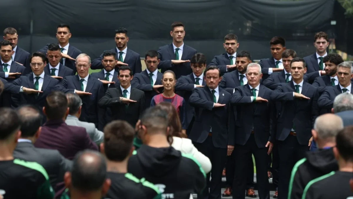 La presidenta Claudia Sheinbaum entregó el lábaro patrio a la Selección Mexicana, con Guillermo Ochoa como abanderado, rumbo al Mundial 2026.