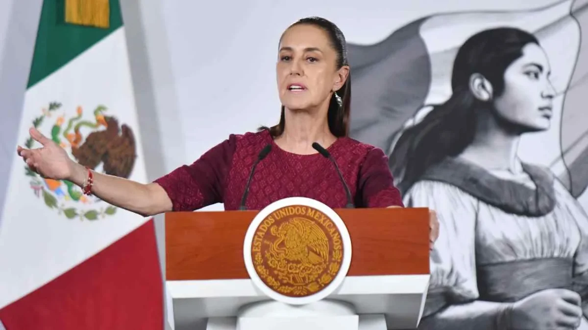 Claudia Sheinbaum señala que la aseguradora pública que propone el gobierno dará mayores beneficios a los maestros.