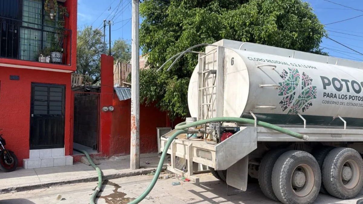 SLP distribuyó mediante camiones cisternas para mitigar el desabasto causado por fallas del organismo operador Interapas.