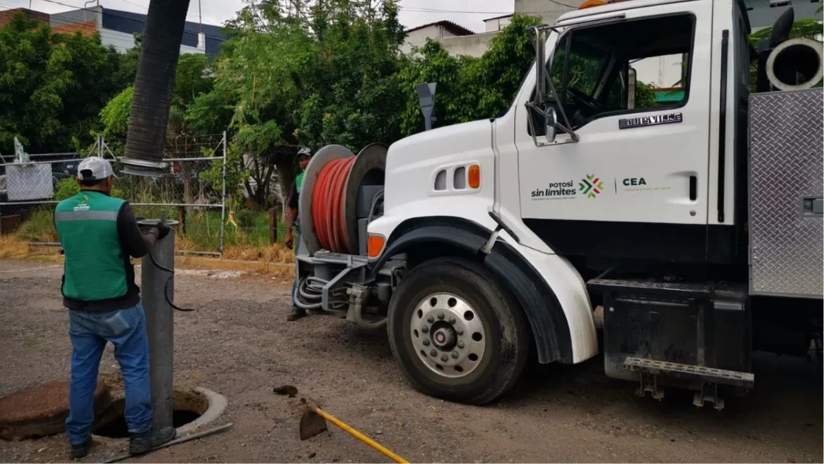 Realizó trabajos de desazolve en más de 2.5 kilómetros de red sanitaria para prevenir inundaciones, taponamientos y riesgos en SLP.
