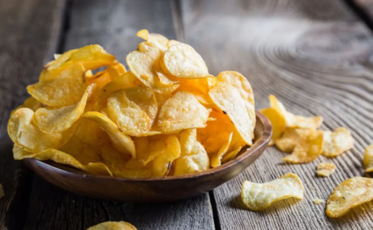Las papas fritas son una de las botanas más populares en México, pero su alto contenido de calorías, grasas y sodio puede representar riesgos para la salud