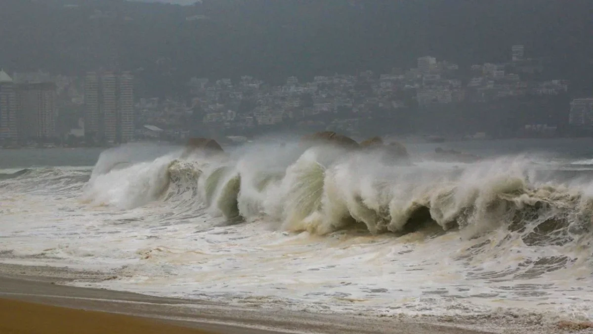 La Tormenta Tropical Boris se desvió hacia el este-noroeste e incrementó su velocidad sobre territorio de Guerrero; hay lluvias intensas.