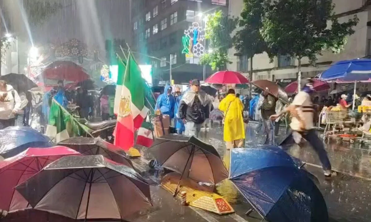 SGIRPC mantiene activas tres alertas por caída de lluvia en la CDMX, entre ellas la roja al sur de la ciudad, en pleno festejo del Mundial.
