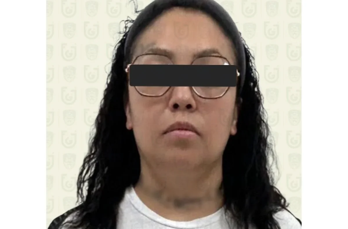 Autoridades de la Fiscalía CDMX cumplimentaron una orden de aprehensión contra Jenny “N”, quien fue vinculada a proceso por su probable participación en un caso de extorsión agravada en perjuicio de un comerciante de 69 años.
