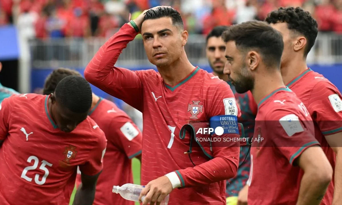 El mediocampista de la RDC, Ngal'ayel Mukau, aseguró que Cristiano Ronaldo ya no puede esforzarse igual por su edad, pero le tiene respeto.