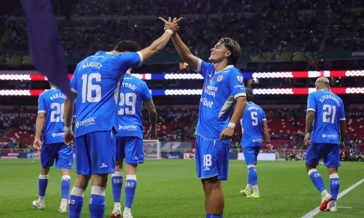 Por segundo partido consecutivo viniendo de atrás y manteniendo la racha invicta de Joel Huiqui, Cruz Azul venció a Puebla en la Jornada 2.