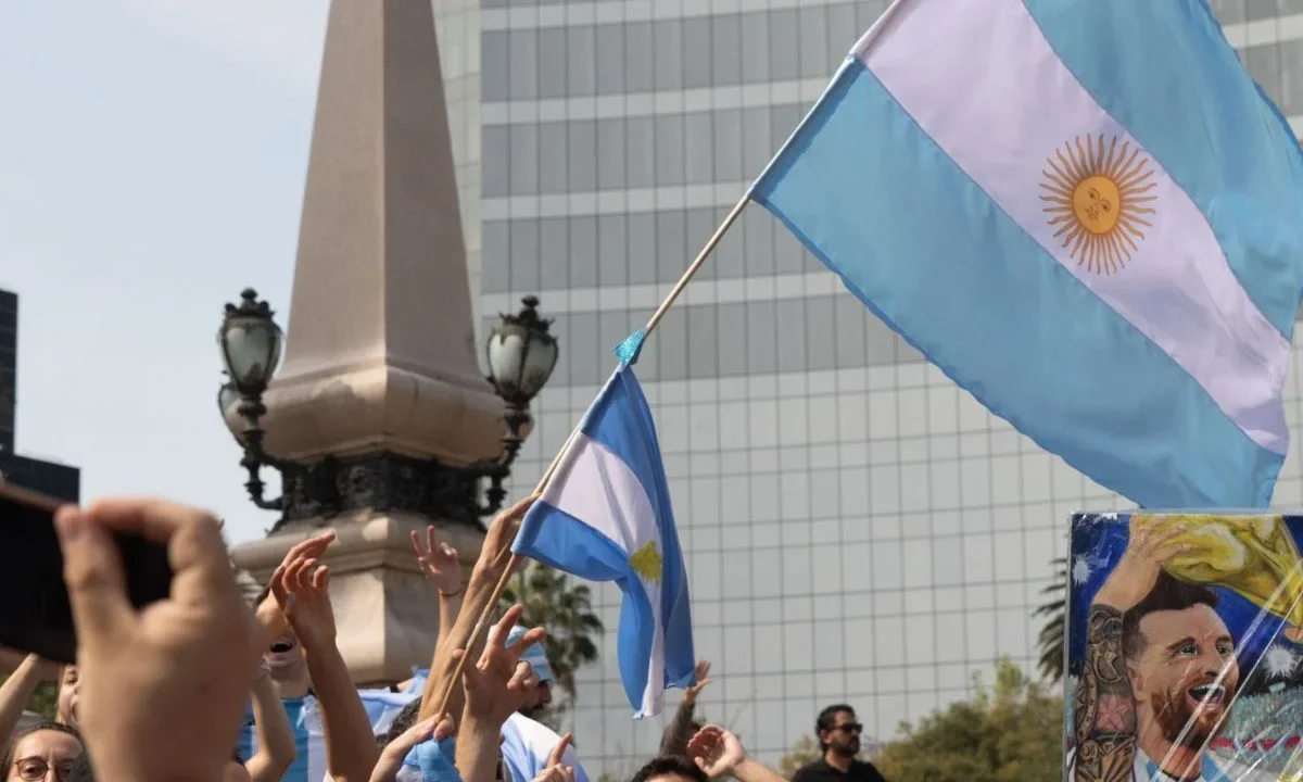 Agreden a aficionado argentino en CDMX, esposa exige justicia