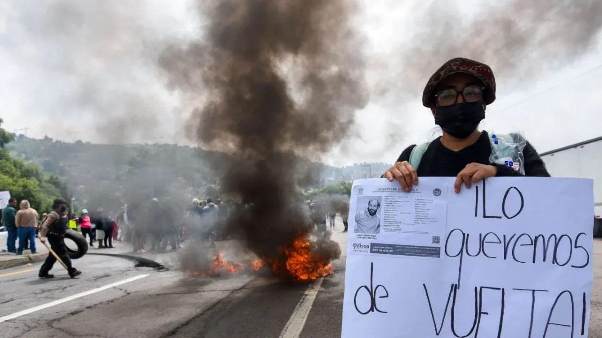Bloquean la Toluca-Naucalpan para exigir aparición de Luigi Francisco